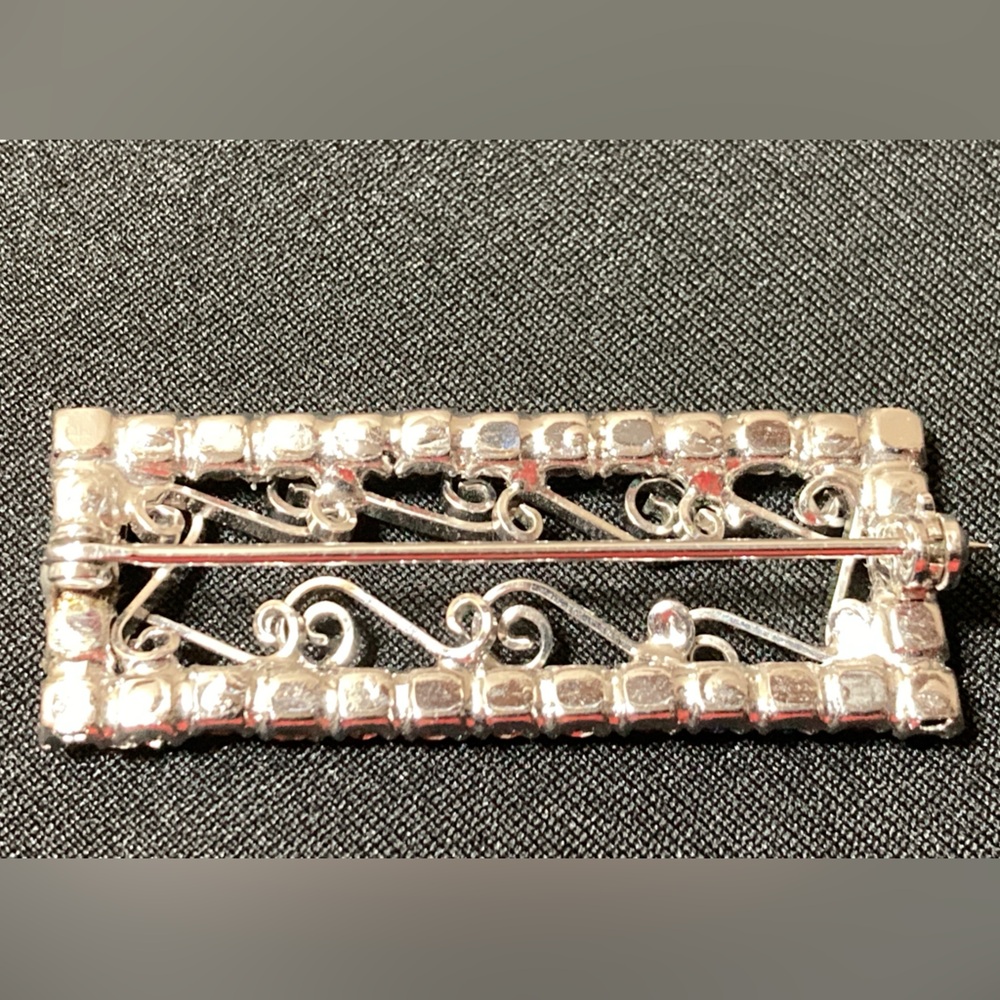 VINTAGE RECTANGULAR SILVER TONE RHINESTONE BROOCH WITH SPIRALS - UNSIGNED - Picture 7 of 10